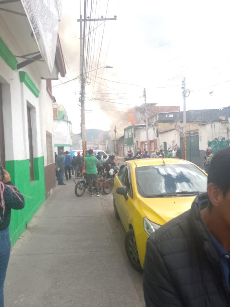 Grave incendio en los alrededores de la cárcel Distrital 1 Grave incendio en los alrededores de la cárcel Distrital Un fuerte incendio se encuentra consumiendo una vivienda de la localidad de San Cristóbal.