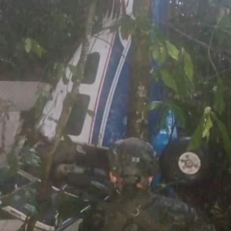 Hallan dos cuerpos más de ocupantes de la avioneta desaparecida en Guaviare Ya son tres los cuerpos de adultos que iban a bordo de la avioneta siniestrada en Guaviare, que han sido encontrados en las últimas horas.