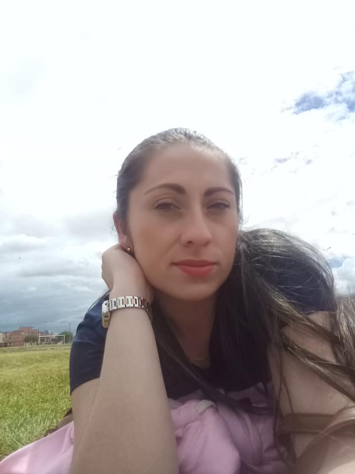 Helen Rivera murió arrollada por una buseta Un inaudito accidente sucedido a principios de esta semana en el municipio de Villeta, en Cundinamarca, dejando a una joven mujer gravemente herida, quien lamentablemente días después falleció. El hecho sucedió en la terminal del municipio, cuando una buseta que estaba estacionada se rodó y arrolló a la hoy fallecida. Denuncian irresponsabilidad del conductor.