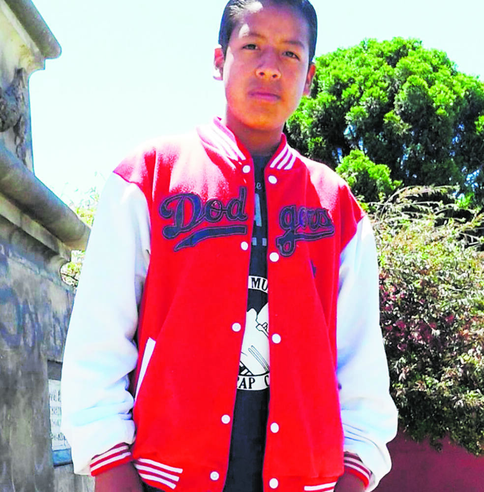 Crimen a bala cobró la vida de joven indígena en Ciudad Bolívar Un joven indígena de 24 años fue la víctima del crimen a bala que se presentó en el barrio La Cordillera, de Ciudad Bolívar, luego de que un hombre con el que sostuvo una discusión llegó hasta la puerta de su casa y comenzó a disparar.