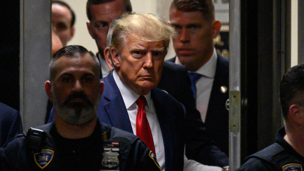 Justicia condena a Donald Trump por abuso sexual  Un jurado federal de Manhattan declaró culpable al expresidente de Estados Unidos Donald Trump, de abusar sexualmente de la escritora Elizabeth Jean Carroll en 1996 y años después difamar en contra ella cuando denunció el asalto.