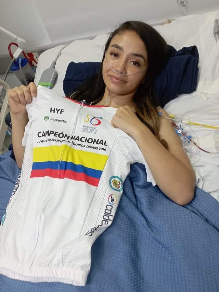 Familiares de la ciclista Ana María exigen justicia tras su muerte Este miércoles la ciclista profesional Ana María Bustamante falleció tras luchar por más de 80 días en una UCI luego de sufrir un terrible accidente en la localidad de Tunjuelito. Sus familiares tan solo exigen que se haga justicia y que el caso no quede impune.