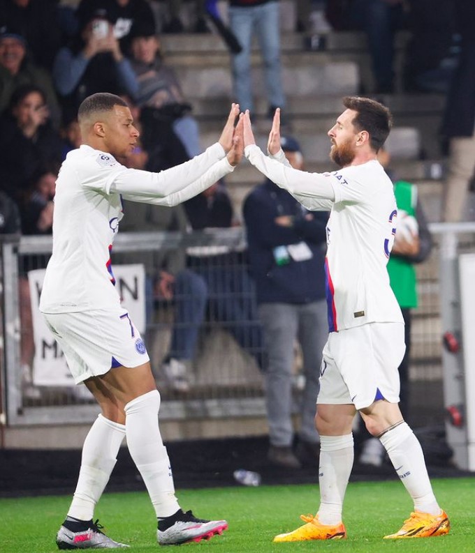 EN VIDEO: Lionel Messi le pidió disculpas a sus compañeros tras el escándalo en el PSG 3 EN VIDEO: Lionel Messi le pidió disculpas a sus compañeros tras el escándalo en el PSG Lionel Messi compartió un video em el que le pidió disculpas a sus compañeros de PSG luego del escándalo que se desató por culpa de su viaje a Arabia Saudita.