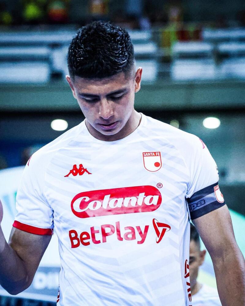 Mantilla, la joya de Santa Fe que jugaría en un equipo importante de Europa 1 Mantilla, la joya de Santa Fe que jugaría en un equipo importante de Europa El defensa de Santa Fe y de la Selección Colombia Sub 20 tendría todo acordado para ser jugador del Porto de Portugal. Le contamos los detalles.