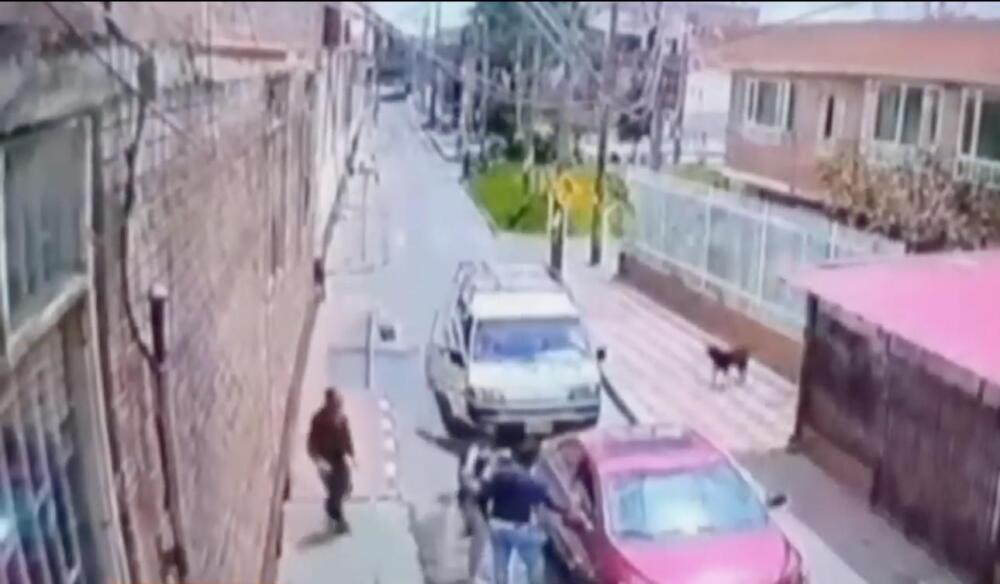 Niña de 3 años falleció tras ser arrollada por un vehículo en Kennedy 1 Niña de 3 años falleció tras ser arrollada por un vehículo en Kennedy Una niña de tan solo 3 años perdió la vida en un aparatoso accidente de tránsito que se registró en el barrio Palenque, en la localidad de Kennedy.