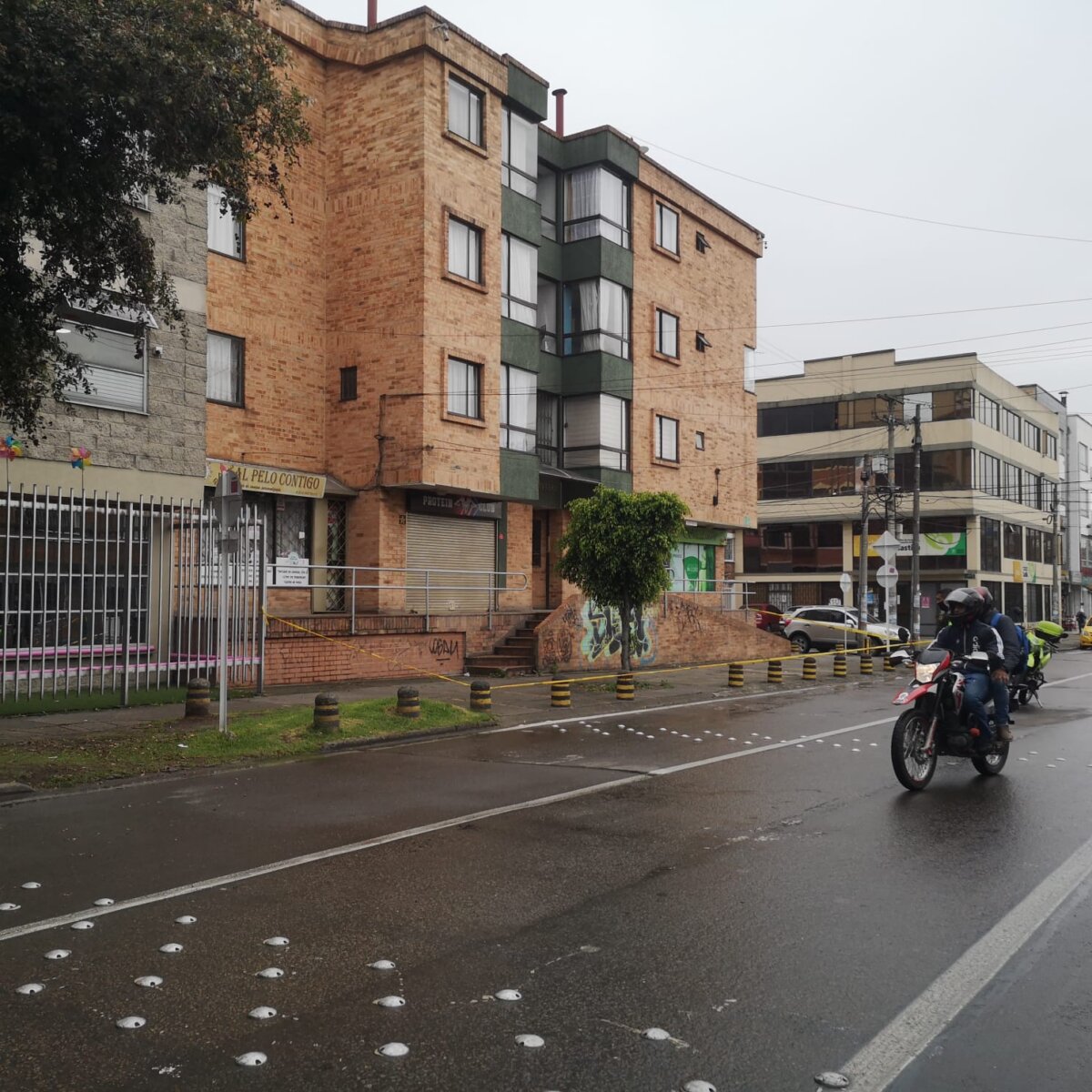 Nuevos detalles del ataque a bala en Castilla La mañana de ayer vecinos del barrio Castilla, en la localidad de Kennedy, se despertaron con la noticia de que pasadas las 7 de la mañana, en una zona residencial del sector, un hombre había sido baleado mientras caminaba.