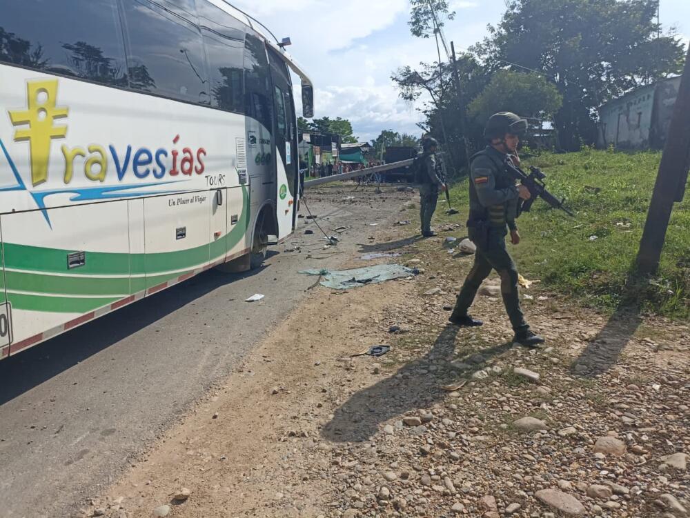 Ofrecen 200 millones por responsables de atentado en Norte de Santander 1 Ofrecen 200 millones por responsables de atentado en Norte de Santander La Policía Nacional ofreció 200 millones de pesos para quienes brinden información sobre los responsables del atentado que cobró la vida de tres personas en Norte de Santander.