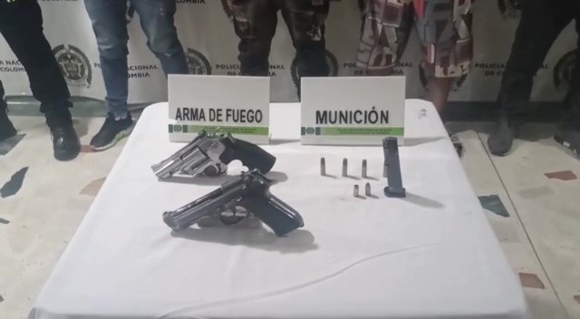 Operativos contra la extorsión en Kennedy y La Candelaria dejaron cinco capturados Cinco personas fueron capturadas en operativos efectuados en Kennedy y La Candelaria contra la extorsión.
