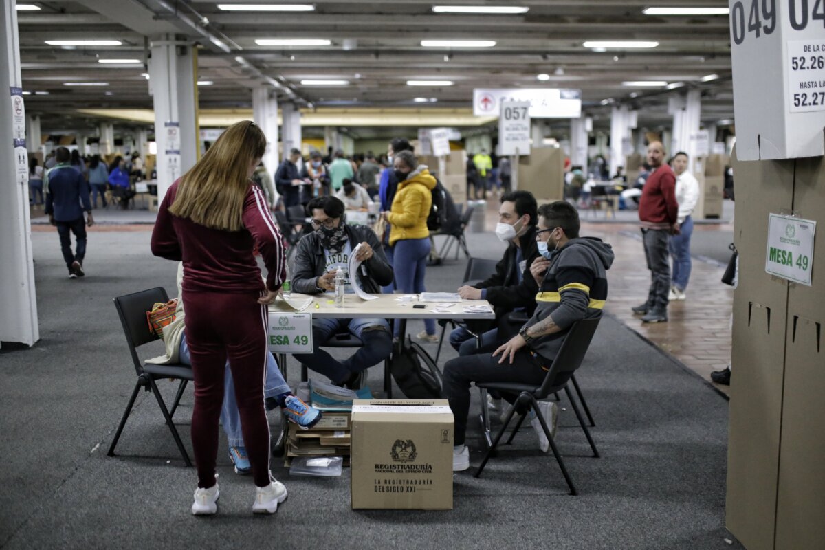 Pille si le figuró ser jurado de votación 1 Pille si le figuró ser jurado de votación Este año muchos partidos políticos se la juegan en las elecciones regionales para alcaldías, gobernaciones, diputados, concejales y ediles de juntas administradoras locales.