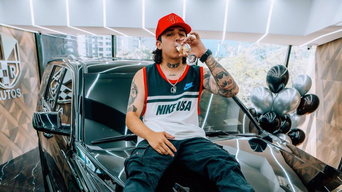 Polémicas declaraciones de Westcol: "Yo no subo gordas a mi carro" 6 Polémicas declaraciones de Westcol: "Yo no subo gordas a mi carro" El influenciador colombiano Westcol volvió a ser motivo de críticas por burlarse de las mujeres con sobrepeso en su cuenta de Twitter.