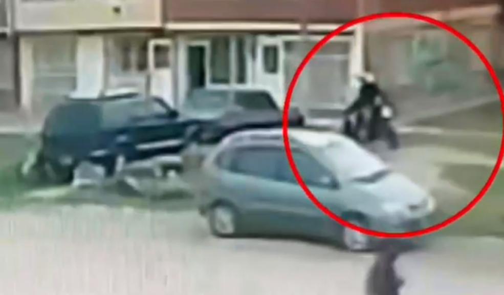 Capturan a menor por robo a mano armada en Soacha En las últimas horas, uniformados del vecino municipio de Soacha lograron la captura de un menor de 16 años momentos después de que, valiéndose de un arma de fuego, hurtara una motocicleta.