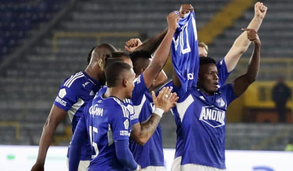 Millonarios buscará ser líder de grupo contra América MG El conjunto embajador lleva una racha insuperable en su paso por la Copa Sudamericana. Hasta el momento, ha logrado sumar 6 puntos en sus dos encuentros contra Defensa y Justicia de Argentina y el Peñarol de Uruguay, pero no quieren dejar de sumar y es por eso que esperan lograr otro triunfo en su encuentro hoy a las 7:00 p.m. en el estadio El Campín, cuando enfrenten al equipo América Mineiro, un rival complicado para Millos.