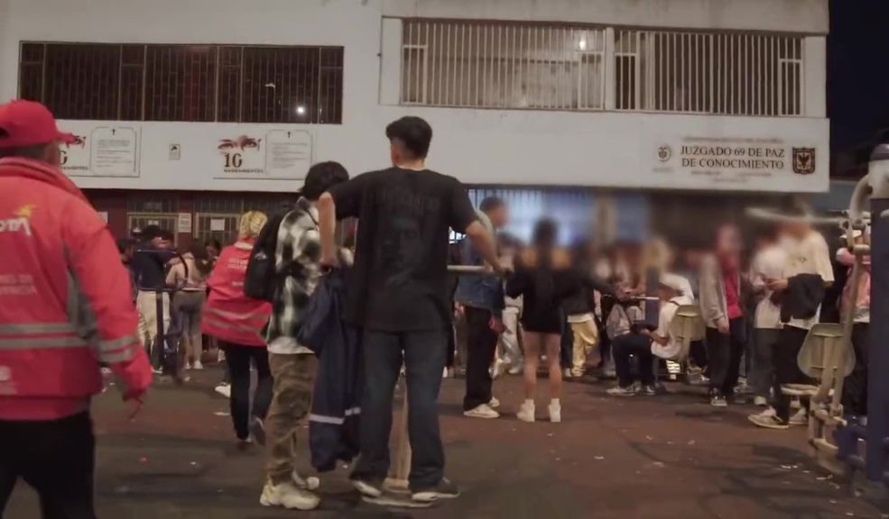 Tremenda fiesta ilegal en la sede de un juzgado en Kennedy