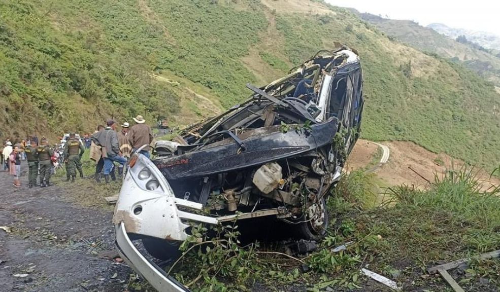 Tres menores fallecieron en trágico accidente de tránsito 2 Tres menores fallecieron en trágico accidente de tránsito Tres menores fallecieron en grave accidente de tránsito en Guacamayas, Boyacá.