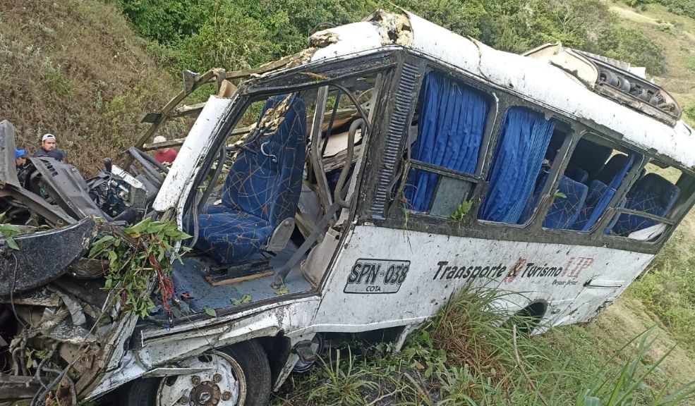 Tres menores fallecieron en trágico accidente de tránsito 1 Tres menores fallecieron en trágico accidente de tránsito Tres menores fallecieron en grave accidente de tránsito en Guacamayas, Boyacá.