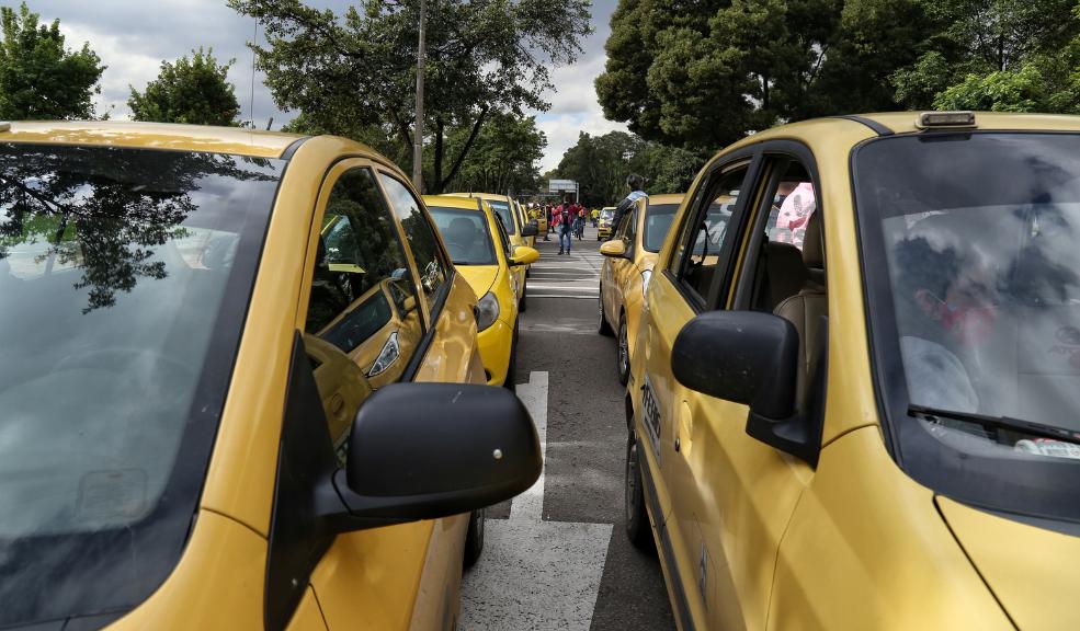 Taxista robó a pasajero y lo arrastró por media cuadra al sur de Bogotá 1 Taxista robó a un pasajero y lo arrastró por media cuadra al sur de Bogotá