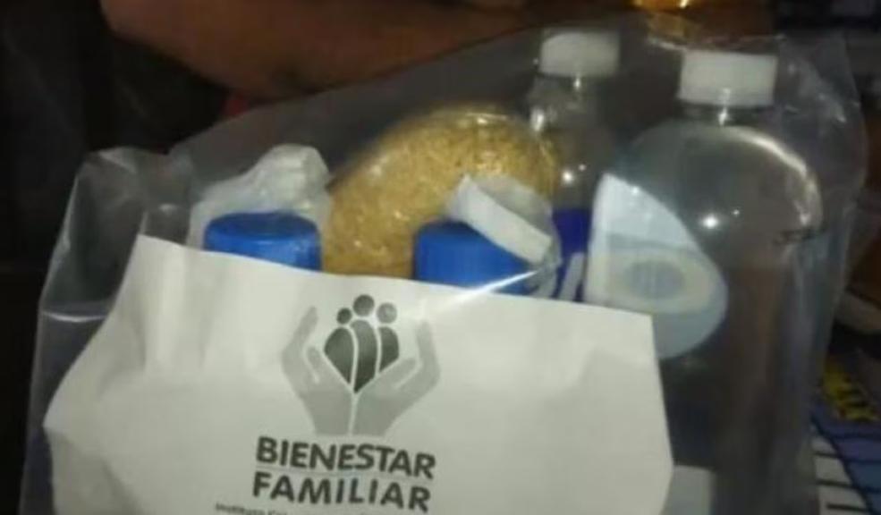 El Ejército lanzó desde un helicóptero kits de supervivencia para los niños perdidos en el Guaviare Los elementos de hidratación, alimentos, bengalas y silbatos que vienen dentro del kit, permitirían que los niños sean encontrados con mayor facilidad.