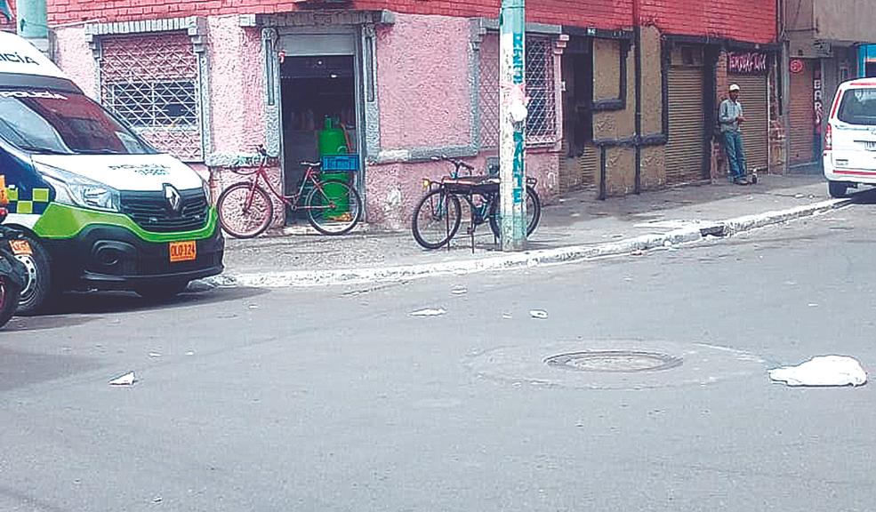 Dos muertos y dos heridos dejó sicariato en un bar del 7 de Agosto Dos personas perdieron la vida y otras dos permanecen heridas por cuenta de un ataque sicarial en el sector del 7 de Agosto.