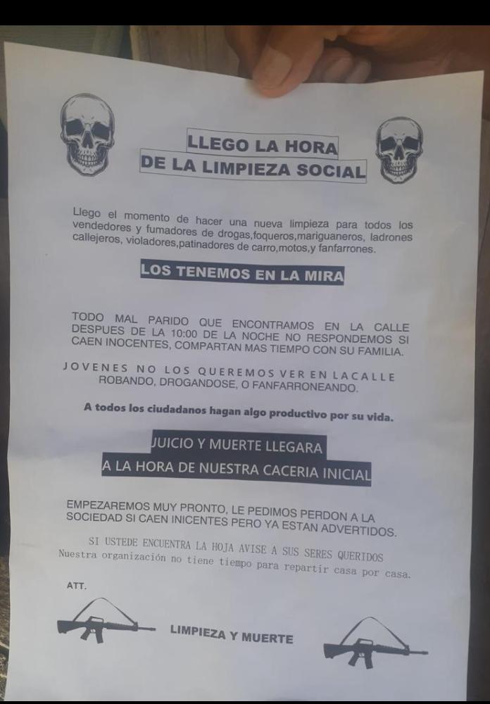 Preocupación por ‘limpieza social’ en Fontibón Al inicio de esta semana, vecinos de los barrios Versalles y La Rosita, en la localidad de Fontibón, se extrañaron de sobre manera al encontrar en varios postes cercanos a parques y zonas de alta concurrencia del sector panfletos amenazantes firmados por una grupo autodenominado 'Limpieza y muerte', que promete acabar con todo aquel que encuentren “malparqueado después de las 10 de la noche”. 