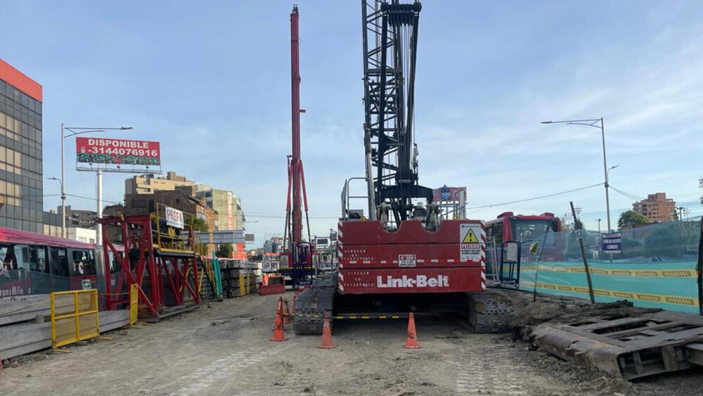 Prepárese para nuevos cierres viales en la Avenida Suba El Instituto de Desarrollo Urbano (IDU) dio a conocer que a partir del próximo 23 de mayo se realizarán nuevos cierres viales en la Avenida Suba que hacen parte de las obras de la troncal de TransMilenio en la Avenida 68. Los cierres tendrán una duración de 6 meses en los que se restringirá el paso a los vehículos particulares.