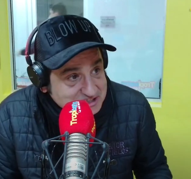 "Bájele a la marihuana": Robinson Díaz a Sandra Reyes por su "encuentro extraterrestre" 1 "Bájele a la marihuana": Robinson Díaz a Sandra Reyes por su "encuentro extraterrestre" El actor Robinson Díaz aprovechó una entrevista para contar que le dijo a Sandra Reyes "bájele a la marihuana", luego de que se conoció la noticia en la que la actriz aseguró que tuvo un "encuentro extraterrestre".