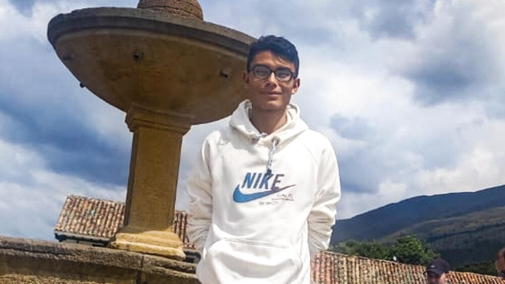 Sebastián, el joven que fue vilmente asesinado en un hurto en Ciudad Salitre 2 Sebastián, el joven que fue vilmente asesinado en un hurto en Ciudad Salitre Al parecer, al joven lo asesinaron por robarle unos euros que minutos antes había cambiado en Ciudad Salitre.