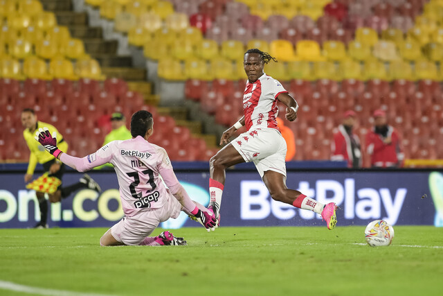 Santa Fe perdió con la suplencia de Nacional y quedó en riesgo en la Liga 1 Santa Fe perdió con la suplencia de Nacional y quedó en riesgo en la Liga Santa Fe no hizo respetar su localía y cayó 2-0 contra Atlético Nacional, en duelo aplazado de la fecha 13 de la Liga. Peligra su paso a los cuadrangulares.