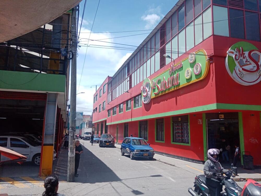 Vigilante falleció por evitar un hurto en Kennedy La víctima fue un guarda de seguridad que terminó cruzando disparos con dos delincuentes que pretendían hurtar el bolso de una mujer.