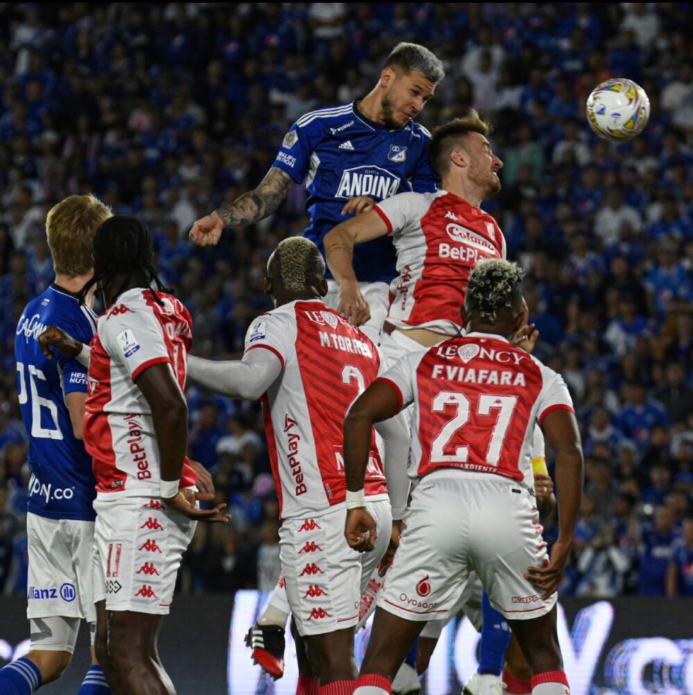 Millos ganó el clásico, clasificó y es líder de la Liga El equipo ‘Embajador’ logró anoche un importante triunfo, en El Campín, pues se impuso en el clásico 1-0 sobre Santa Fe; además, aseguró la clasificación anticipada a los cuadrangulares.