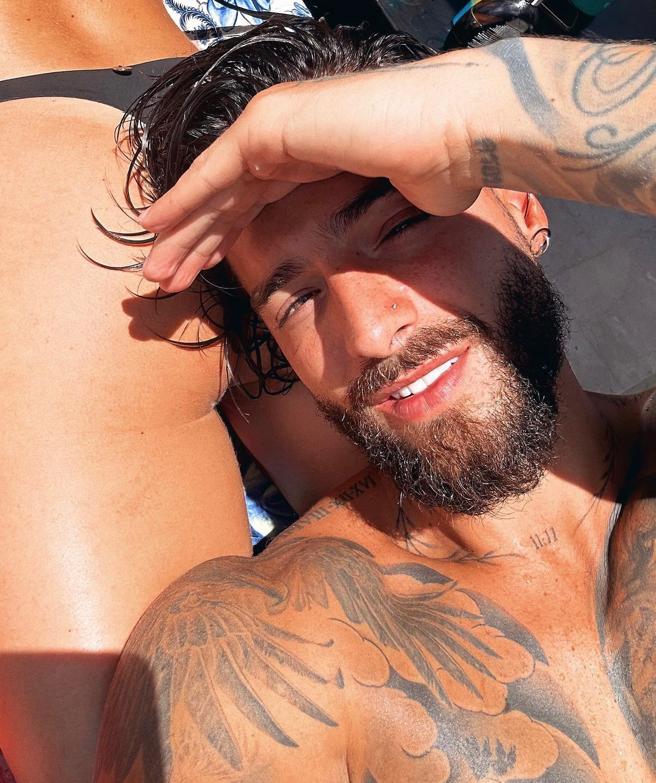 Así pillaron a Maluma con una mujer en Crepes & Waffles 1 Así pillaron a Maluma con una mujer en Crepes & Waffles Maluma fue captado junto a una mujer en un establecimiento público.