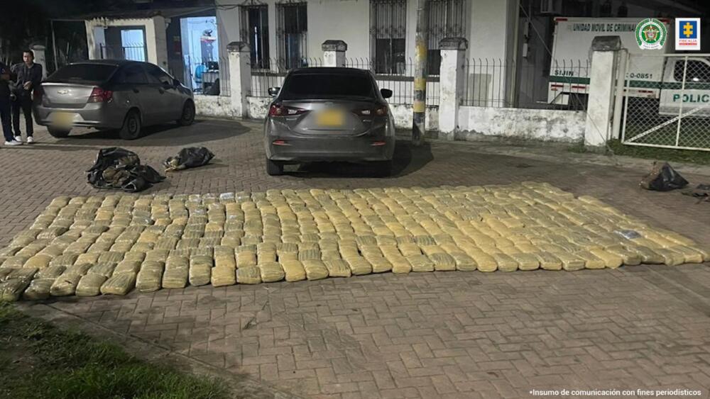Judicializan a Policías que ayudaban a transportar marihuana 2 Judicializan a Policías que ayudaban a transportar marihuana Tres patrulleros, un intendente y un particular fueron judicializados en las últimas horas por estar involucrados en el transporte de dos cargamentos de marihuana.