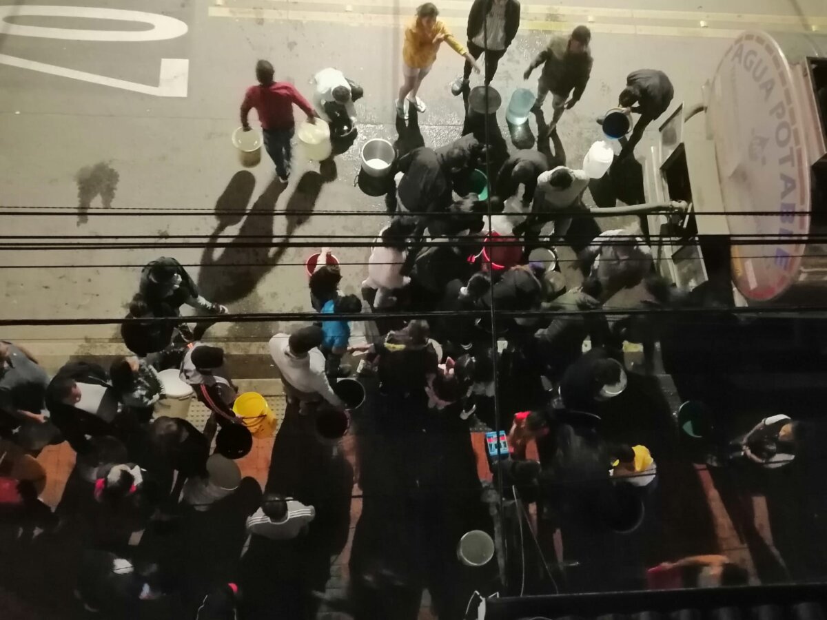 Residentes de Suba llevan más de 30 horas sin agua Cerca de 16 barrios se encuentran sin suministro de agua en Suba.