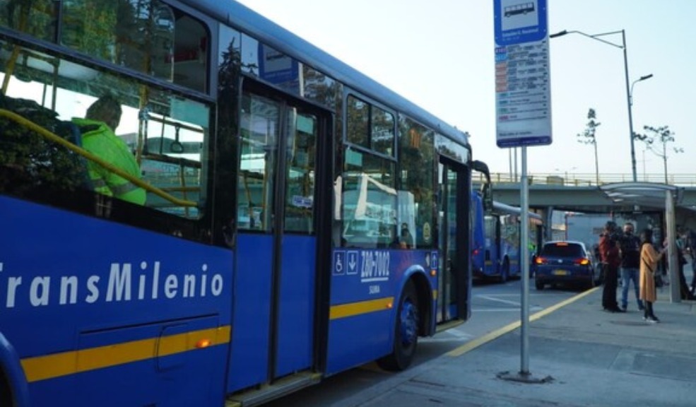 Atraco masivo a bus del SITP en Usaquén 1 Atraco masivo a bus del SITP en Usaquén Tres delincuentes fueron capturados luego de atracar a pasajeros de un bus del SITP en Usaquén.