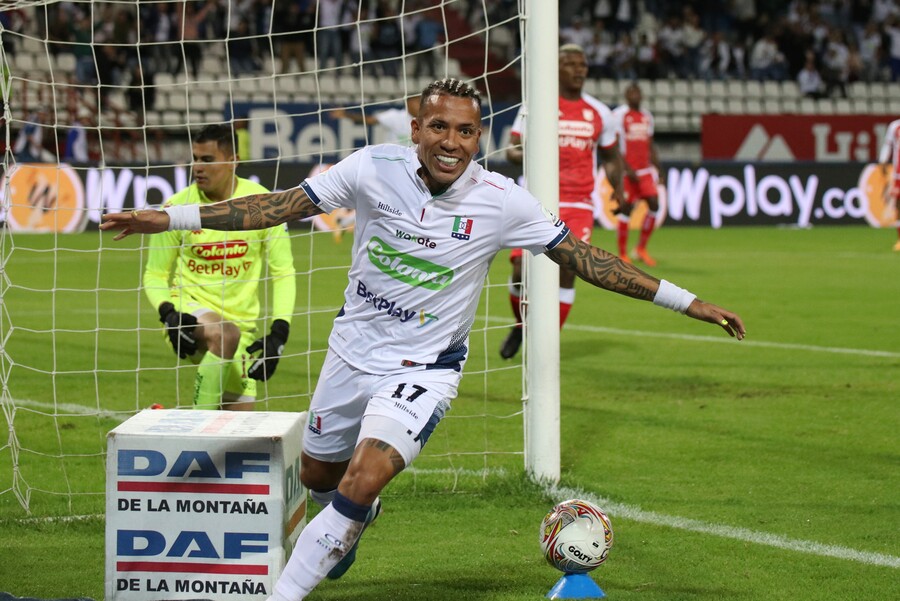 Definidos los clasificados a cuadrangulares finales del fútbol colombiano Santa Fe y Junior, que llegaron con opciones a la última fecha de la Liga BetPlay, quedaron eliminados y el Pasto fue quien obtuvo el octavo y último lugar para jugar los cuadrangulares finales del fútbol colombiano.