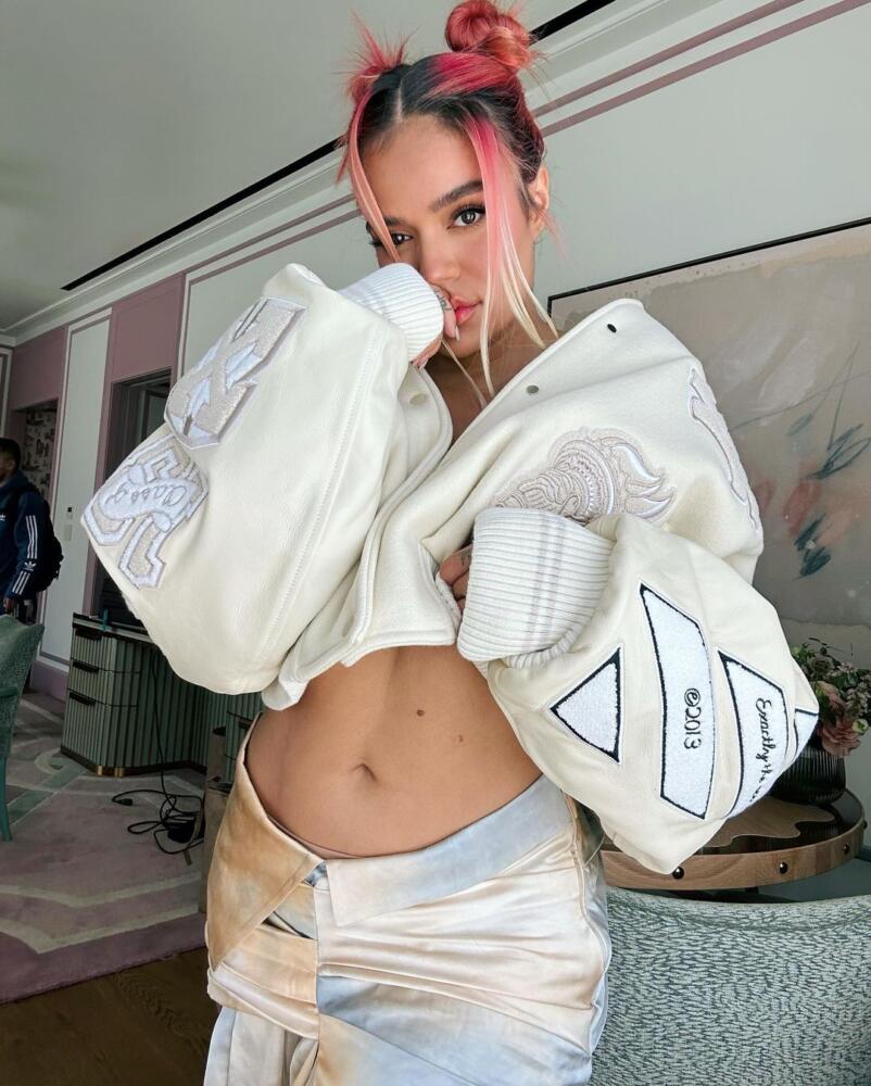 Yailin estaría planeando una colaboración con Karol G 1 Yailin estaría planeando una colaboración con Karol G Ahora la 'Bichota' no solo recibe indirectas de Anuel, también de Yailin la más Viral.