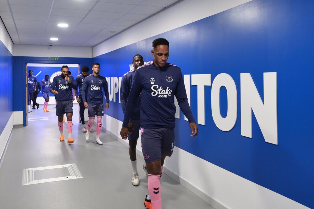 Yerry Mina volvió a las canchas en la goleada del Everton Yerry Mina volvió a ser titular con el Everton en la fecha 35 de la Liga Premier en la goleada de su equipo 5 a 1 frente al Brighton.