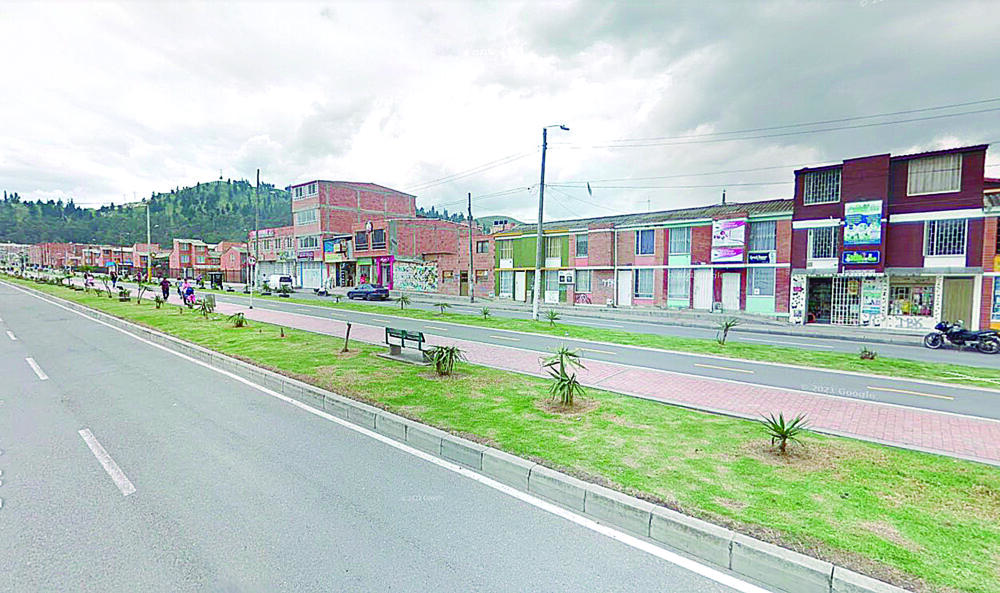 Soacha: por golpear a su pareja sentimental un joven apuñaló a su tío 1 Soacha: por golpear a su pareja sentimental un joven apuñaló a su tío Un joven agredió con puñal a su propio tío en San Mateo, Soacha. El hombre fue apuñalado luego de que el joven observó que estaba agrediendo a su pareja sentimental.
