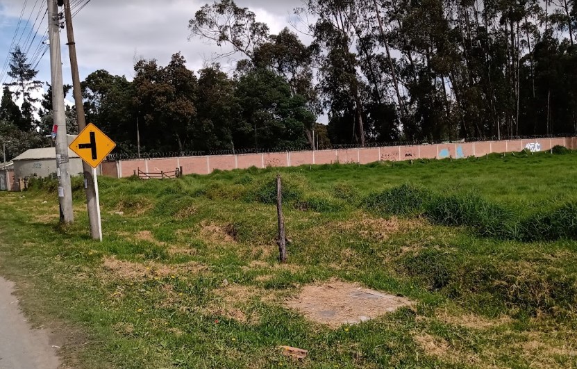 Por andar "jugando", un soldado asesinó a otro en batallón de Soacha 1 Por andar "jugando", un soldado asesinó a otro en batallón de Soacha Un soldado terminó asesinando a otro luego de que en medio de un "juego" se le disparó un fusil que acabó con la vida de un joven de 20 años, en hecho ocurrido en un batallón militar ubicado por Indumil, en Soacha.