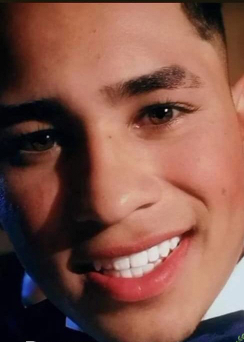 Por andar "jugando", un soldado asesinó a otro en batallón de Soacha 2 Por andar "jugando", un soldado asesinó a otro en batallón de Soacha Un soldado terminó asesinando a otro luego de que en medio de un "juego" se le disparó un fusil que acabó con la vida de un joven de 20 años, en hecho ocurrido en un batallón militar ubicado por Indumil, en Soacha.