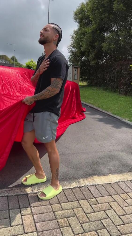 Este es el lujoso juguete nuevo de Maluma