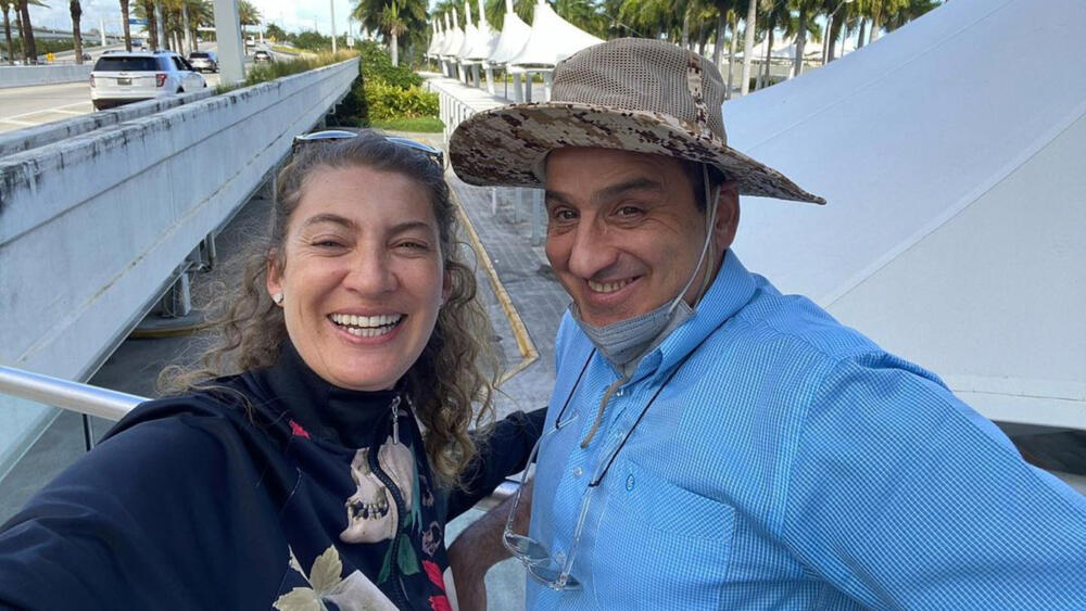 ¡Le puso freno! Adriana Arango no quiere hablar más sobre la infidelidad de Robinson Díaz La actriz Adriana Arango y el actor Robinson Díaz respondieron varias preguntas sobre la infidelidad de Díaz y la verdad no les gustó ni poquito.