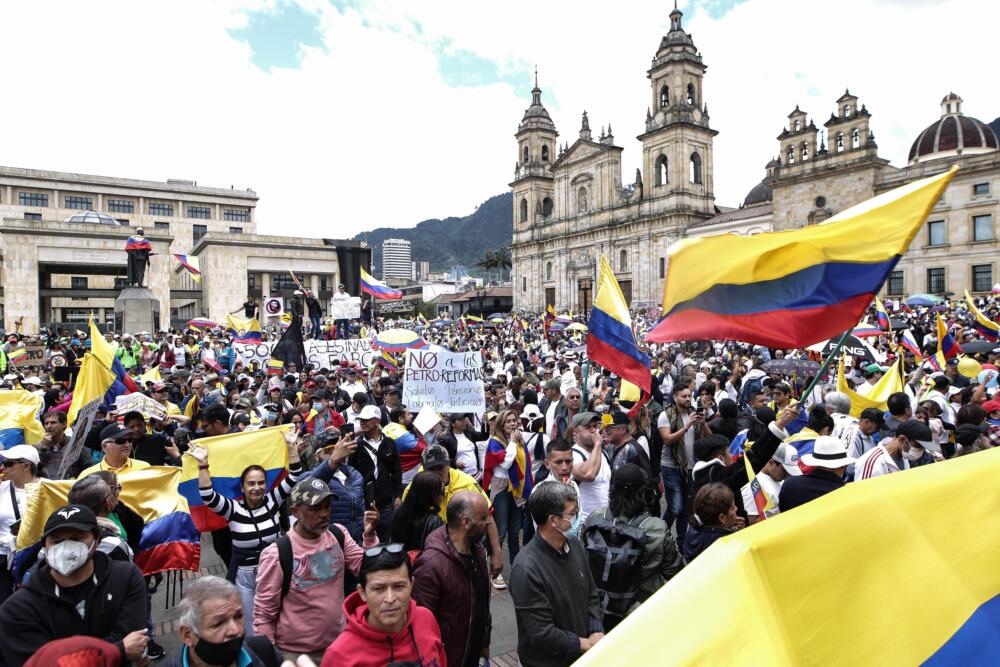 ¡Pilas! Habrá marchas en Bogotá este 10 de mayo El próximo miércoles 10 de mayo se realizará una nueva jornada de manifestaciones en Bogotá, pero esta vez serán protagonizadas por los sectores de veteranos y reservistas de las Fuerzas Militares y la Policía Nacional, según los voceros de la iniciativa estas marchas se realizarán con el objetivo de respaldar a los uniformados del país y defender la Constitución y la democracia colombiana. 