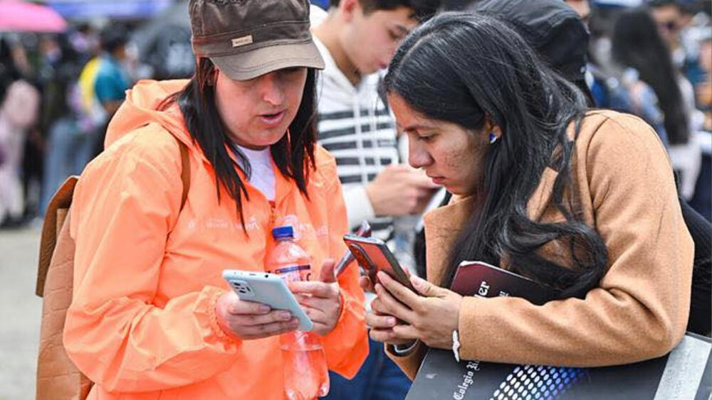 ¡Pilas! se acaba el tiempo para inscribirse a Jóvenes a la U Desde la Alcaldía de Bogotá se informó que hasta el próximo lunes 15 de mayo los bogotanos podrán inscribirse la V convocatoria de Jóvenes a la U donde el Distrito ofrece 11.000 cupos para que jóvenes graduados de Bogotá puedan estudiar en programas técnicos profesionales, tecnológicos y profesionales universitarios en 44 instituciones de educación superior.