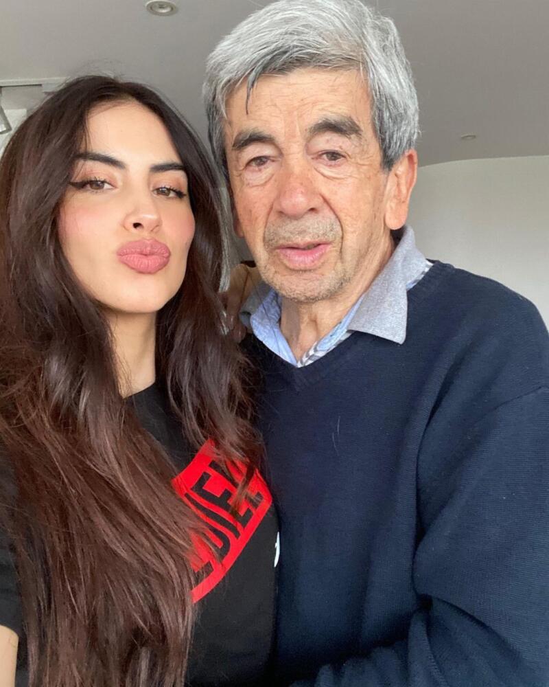 ¿Qué le pasó al papá de Jessica Cediel? La presentadora genera preocupación 1 ¿Qué le pasó al papá de Jessica Cediel? La presentadora genera preocupación La reconocida modelo Jessica Cediel anunció a través de sus redes su regreso a Colombia por una emergencia familiar. La presentadora lleva varios años viviendo en Miami, pero esta semana tuvo que volver a Bogotá, donde viven sus papás.