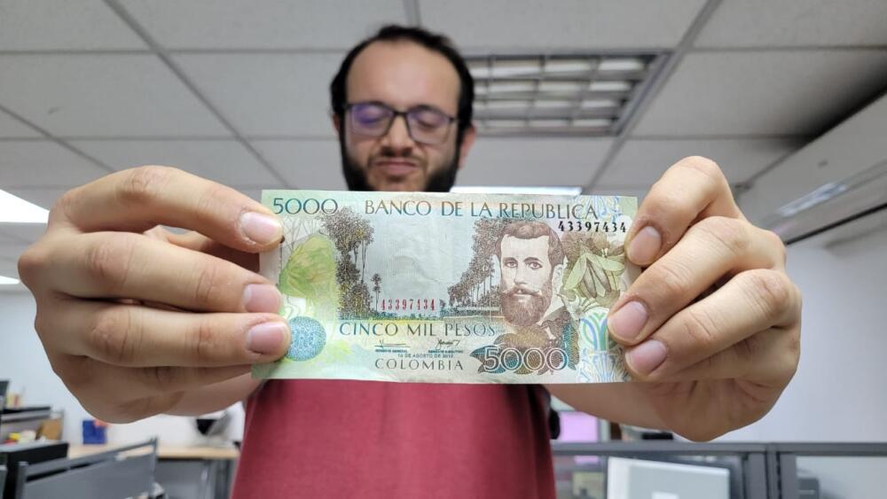 ¿Quiénes no recibirán la prima de mitad de año? Para los colombianos que están empleados formalmente, la llegada de la mitad de año solo puede significar una cosa: el pago de la prima. Este es uno de los beneficios al que tienen acceso los trabajadores y corresponde a la mitad de un salario mensual, si trabajó los 180 días del semestre.