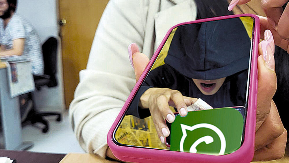 ¿WhatsApp nos espía? Una polémica se desató recientemente luego de que una persona comentara que WhatsApp podría espiar a sus usuarios por medio del micrófono.