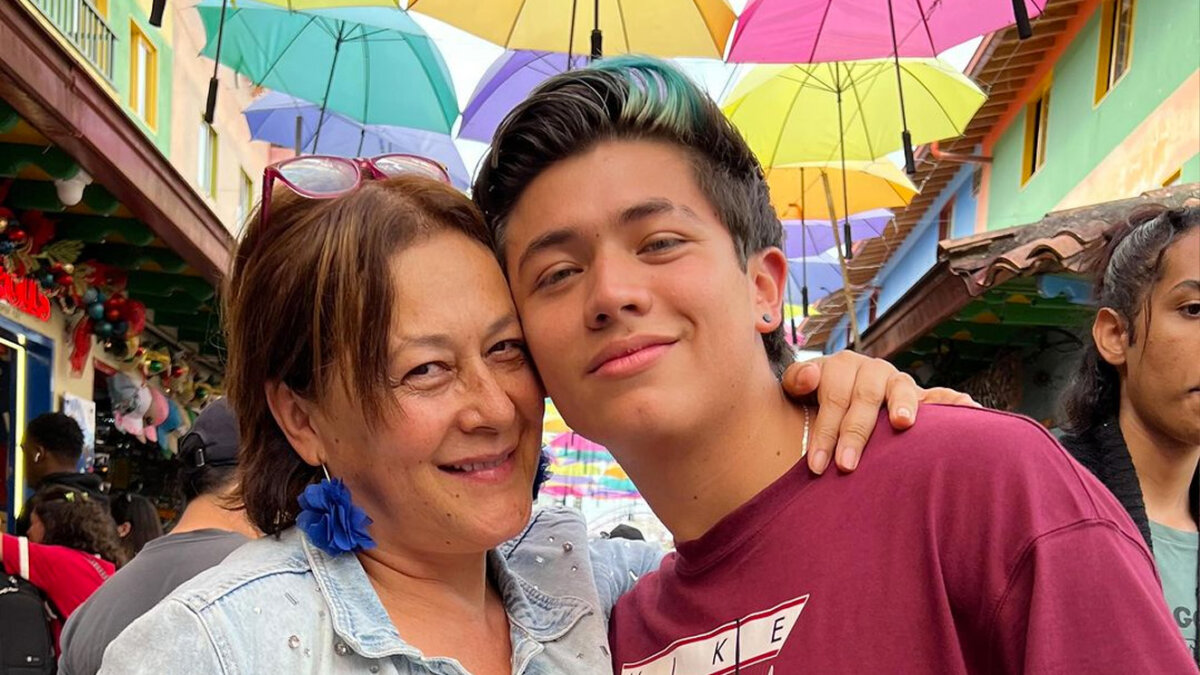 Tildan de mantenido y oportunista al novio de Alina Lozano 9 Tildan de mantenido y oportunista al novio de Alina Lozano La actriz Alina Lozano salió en defensa de su pareja y su relación, asegurando que esta “ya ha dado unos frutos muy interesantes”