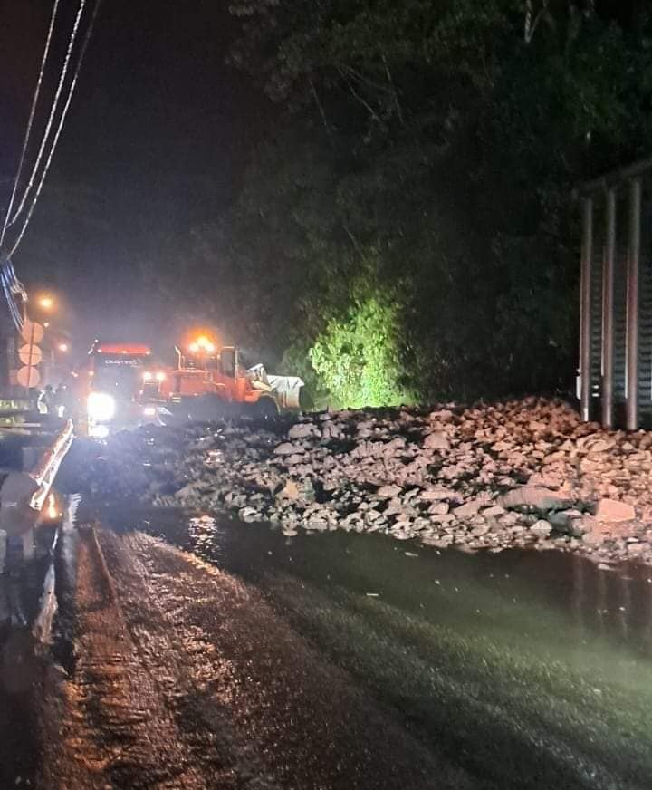 Trancón en la vía Bogotá-Villavicencio por deslizamiento de tierra 1 Trancón en la vía Bogotá-Villavicencio por deslizamiento de tierra