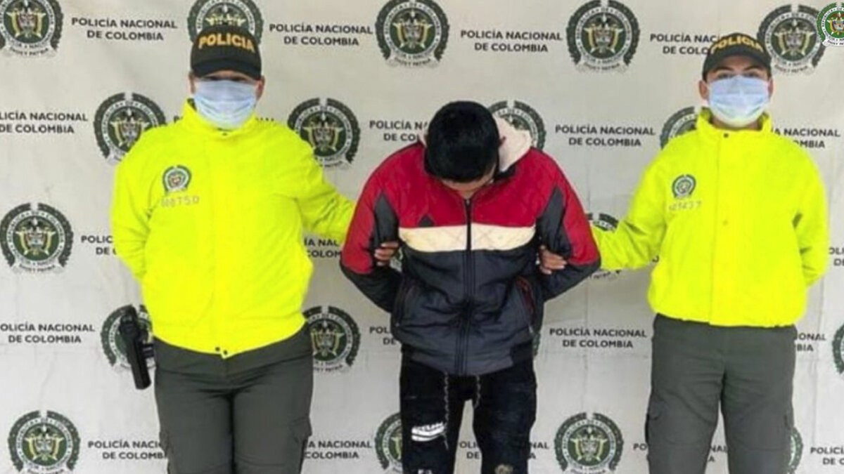 A la 'cana' sujeto que mandó a asesinar a su expareja para un ritual amoroso 7 A la 'cana' sujeto que mandó a asesinar a su expareja para un ritual amoroso La Fiscalía General de la Nación informó que se le impuso la medida de aseguramiento en un centro carcelario a Oner José Castillo, conocido como alias 'El Brujo de Sandoná', por ser el presunto responsable del feminicidio de su expareja sentimental para llevar a cabo un ritual amoroso.
