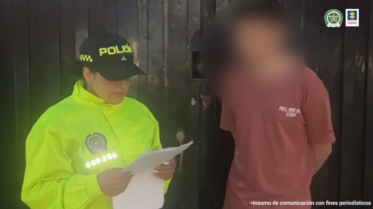 A la cárcel hombre que abusaba sexualmente de una joven de 17 años en Suba 1 A la cárcel hombre que abusaba sexualmente de una joven de 17 años en Suba Durante la mañana de este domingo 25 de junio, la Fiscalía General de la Nación informó que envió a la cárcel a un sujeto señalado de golpear y abusar sexualmente de una adolescente de 17 años en la localidad de Suba, la joven sería la pareja sentimental del agresor.